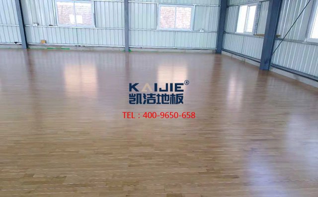 5566中文字幕亚洲精品 篮球场木地板翻新要避免这些误区——体育馆木地板