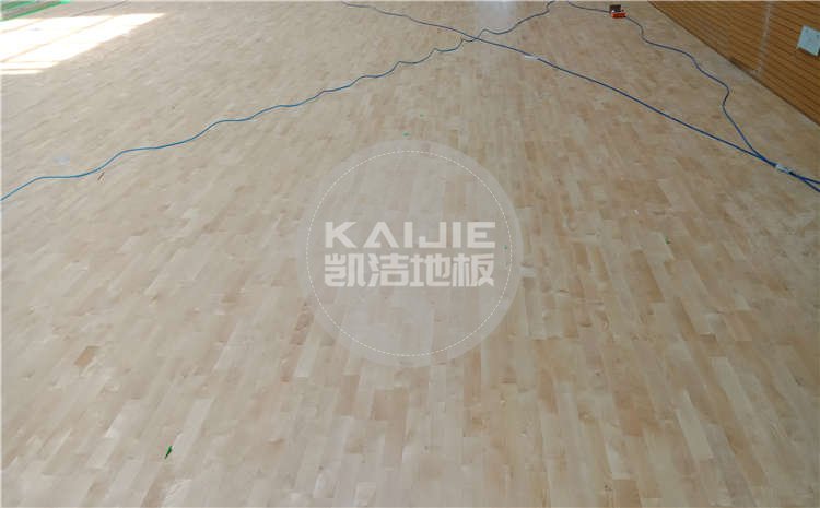55大东北熟女啪啪嗷嗷叫 山东滨州中学体育馆运动木地板图片