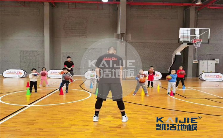 55大东北熟女啪啪嗷嗷叫 厦门华美空间实木运动地板案例