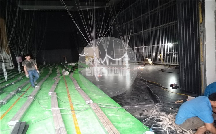 四川省乐山市沙湾区铜河广场剧院舞台木地板案例—凯洁体育木地板厂家