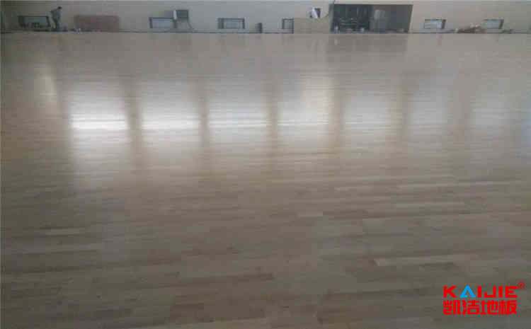 55大东北熟女啪啪嗷嗷叫 篮球馆木地板是怎么防滑