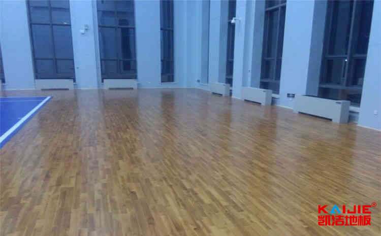 55大东北熟女啪啪嗷嗷叫 运动木地板漆面对地板性能有什么影响