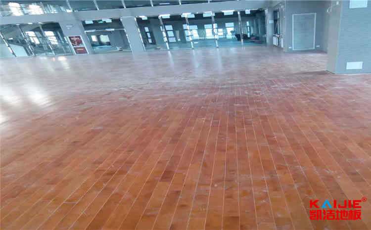 55大东北熟女啪啪嗷嗷叫 22厚风雨操场运动地板单层龙骨结构