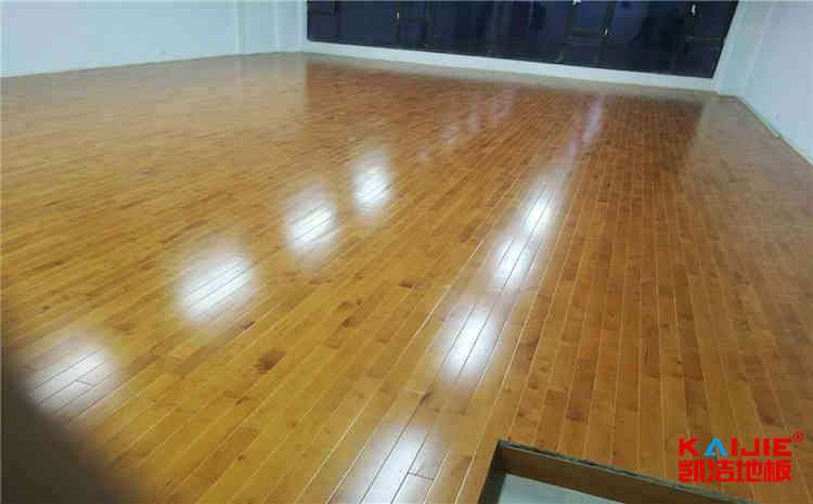 55大东北熟女啪啪嗷嗷叫 篮球馆木地板品牌哪家好——凯洁地板
